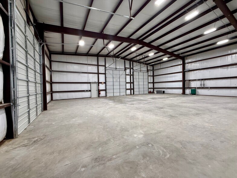 More Photos Of 2001 Westar Rd, Midland Warehouse For Lease
