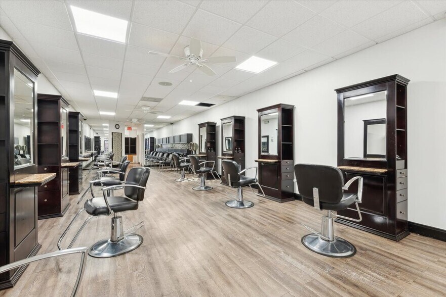 More Photos Of 10 Community Pl, Warren General Retail For Lease