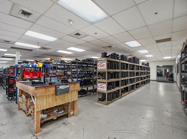 More Photos Of 2222 W Peoria Ave, Phoenix Manufacturing For Lease