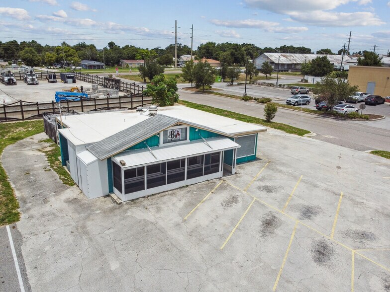 More Photos Of 275 S Lake Shore Way, Lake Alfred Restaurant For Sale