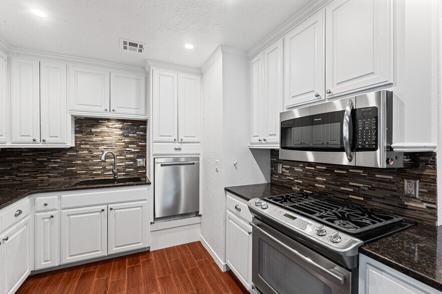 More Photos Of 410 W Harrison Ave, Guthrie Freestanding For Sale