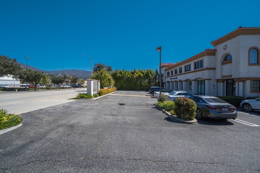 More Photos Of 200-222 E Foothill Blvd, Arcadia Storefront Retail Office For Sale