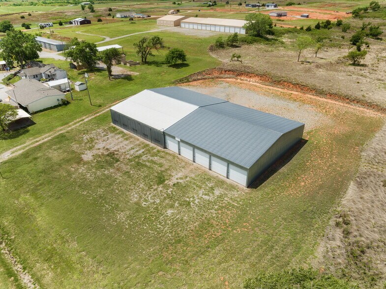 More Photos Of 10277 N 2130 Rd, Foss Convenience Store For Sale