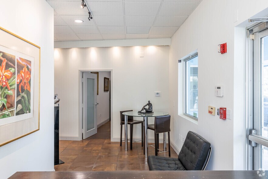 More Photos Of 101 SE 2nd Ave, Delray Beach Restaurant For Lease