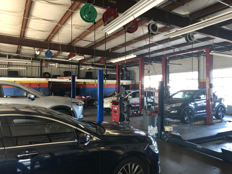 More Photos Of 2343 S Kirkwood Rd, Houston Auto Repair For Lease