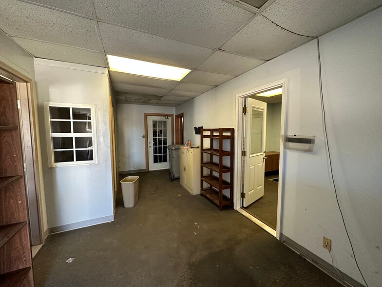 More Photos Of 126 S Griffith St, El Dorado Warehouse For Sale
