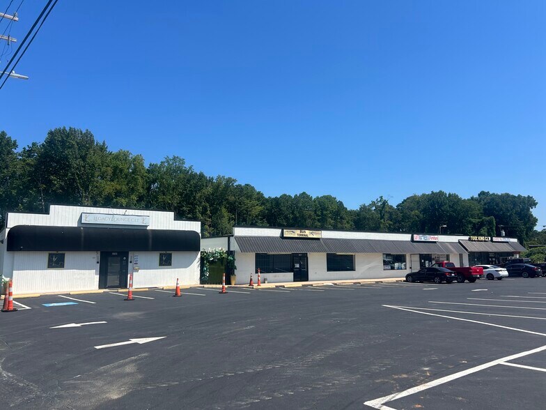 More Photos Of 4701 N Tryon St, Charlotte Unknown For Lease