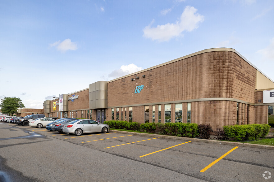 Primary Photo Of 3200-3240 Aut Laval W, Laval Distribution For Lease