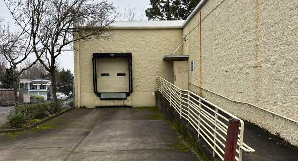 More Photos Of 10174-10176 SE 82nd Ave, Portland Department Store For Lease