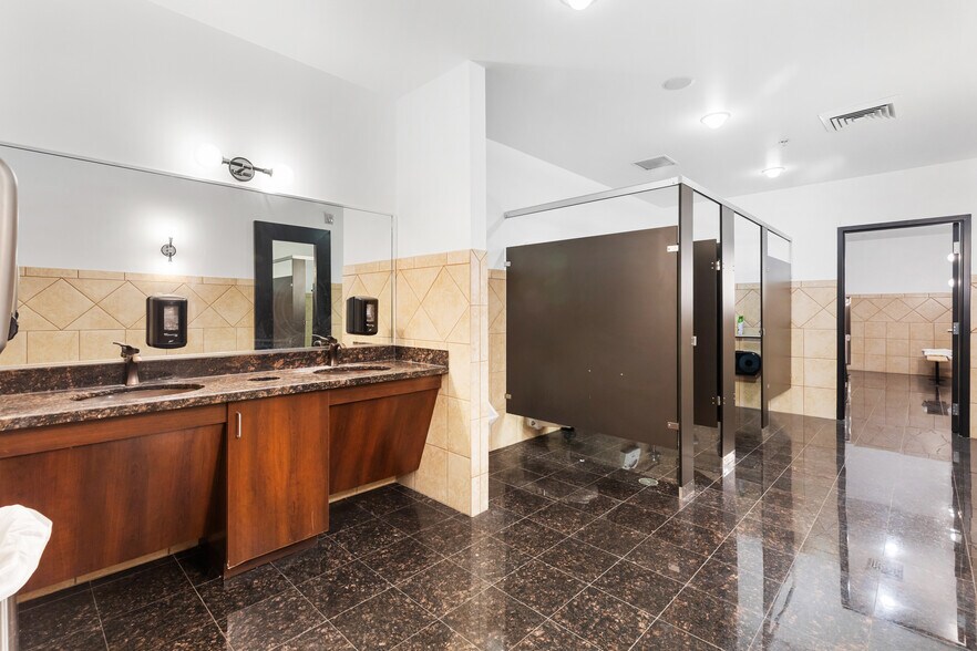 More Photos Of 1278-1296 Sandhill Rd, Orem Office For Sale