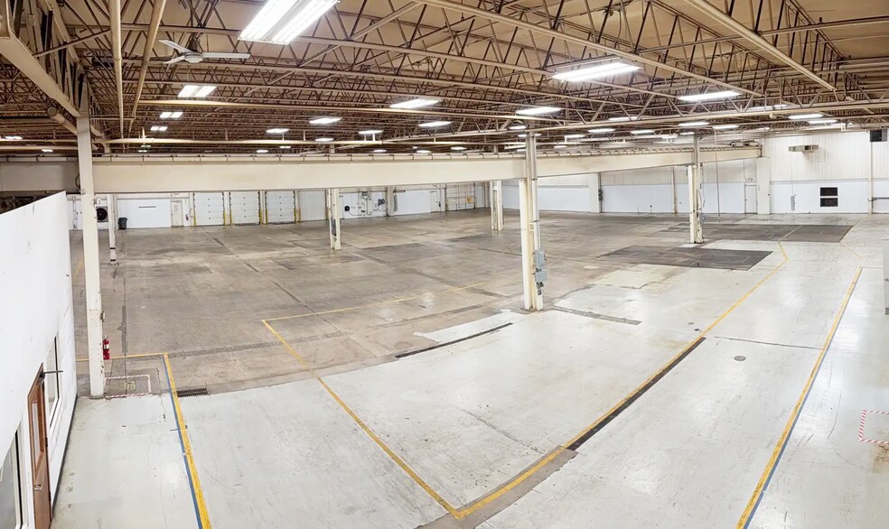 More Photos Of 4327 Airlane Dr SE, Grand Rapids Manufacturing For Sale