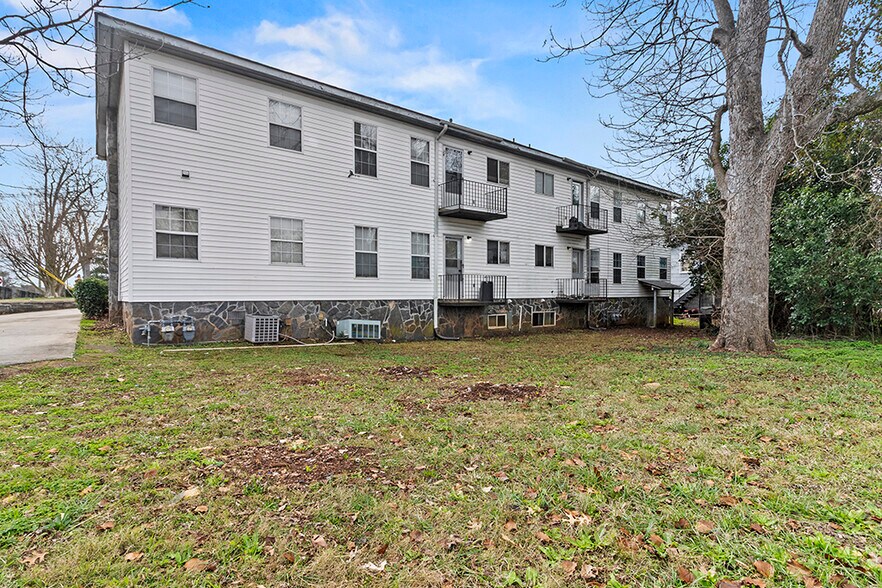 More Photos Of 400 S Center St, Thomaston Apartments For Sale
