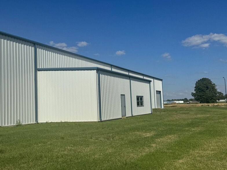 More Photos Of 369 Enterprise Dr, Batesville Industrial For Sale