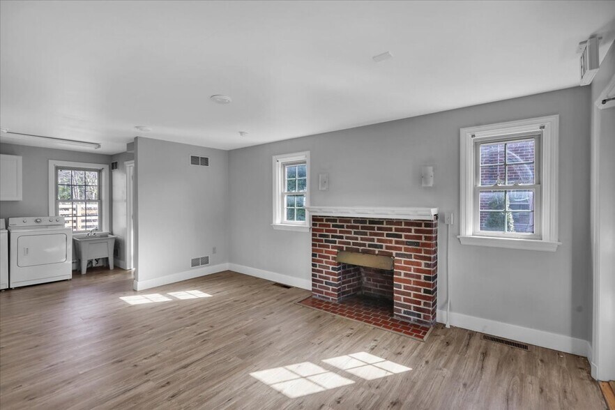 More Photos Of 1057 Columbia Ave, Lancaster Office For Sale