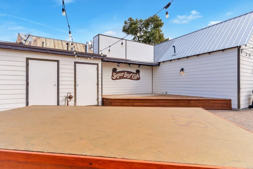 More Photos Of 70111 State Highway 74, Mountain Center Restaurant For Sale