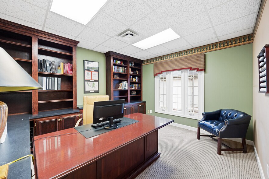 More Photos Of 303 Middletown Pky, Louisville Office For Sale