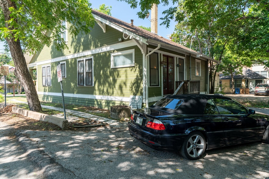More Photos Of 806 W 11th St, Austin Office Residential For Lease