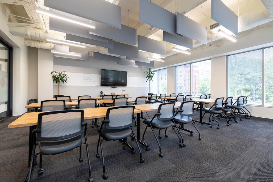 More Photos Of 121 Perimeter Ctr W, Atlanta Coworking Space