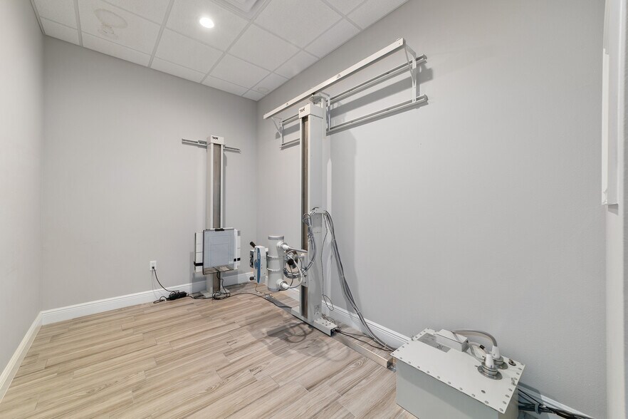 More Photos Of 809 County Road 466, The Villages Medical For Sale