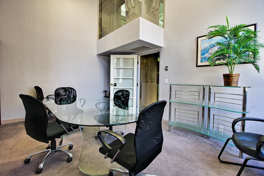 More Photos Of 1600 Farnam St, Omaha Apartments For Lease