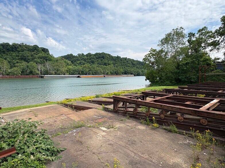 More Photos Of 1 Chicago Ave, Elizabeth Warehouse For Sale