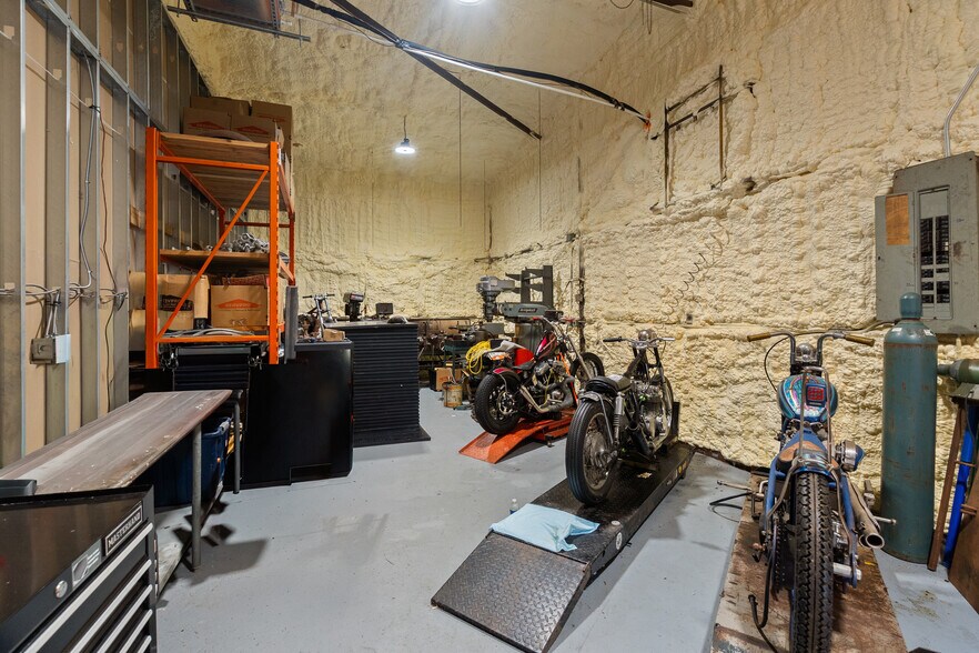 More Photos Of 15601 Old US Highway 441, Tavares Warehouse For Sale