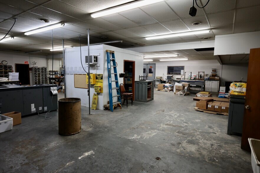 More Photos Of 138 N 16th St, Blair Manufacturing For Sale