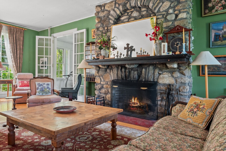 More Photos Of 535 Main Rd, Monterey Specialty For Sale