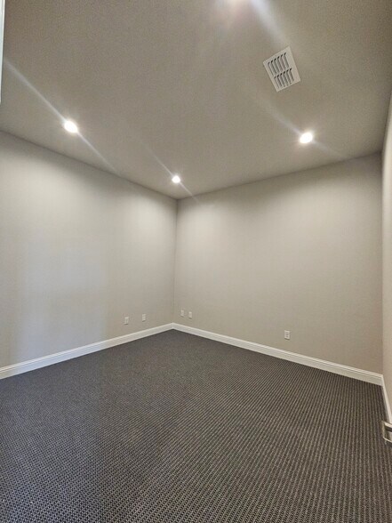More Photos Of 2601 Little Elm Pky, Little Elm Office For Sale