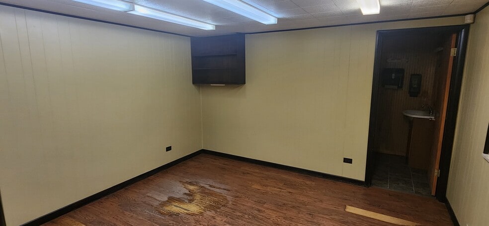 More Photos Of 1529 Tyrone Rd, Morgantown Warehouse For Sale