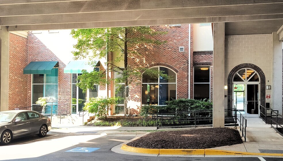 More Photos Of 4400 Telfair Blvd, Camp Springs Apartments For Lease