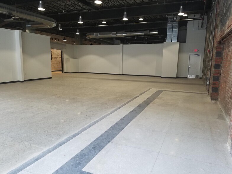 More Photos Of 127-133 E Market St, Sandusky Storefront For Lease