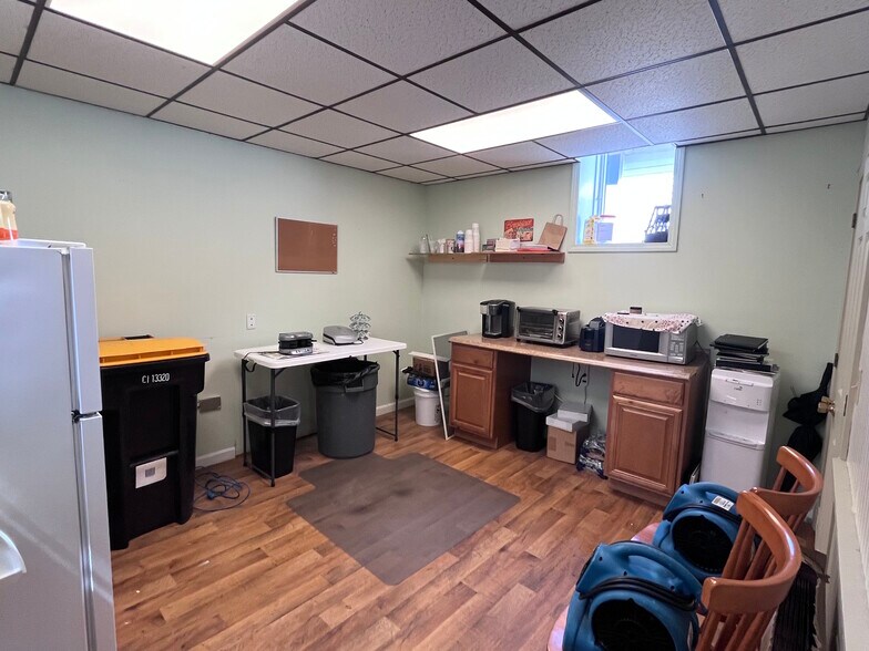 More Photos Of 34 Market St, Amesbury Freestanding For Lease