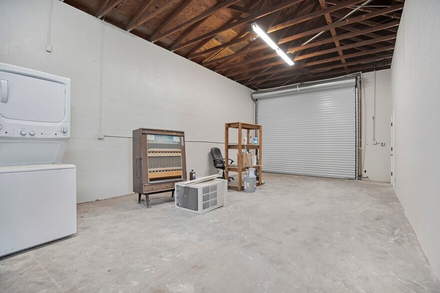 More Photos Of 327 Marion St, Daytona Beach Warehouse For Sale