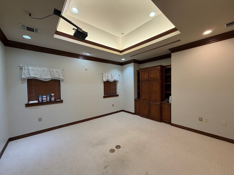 More Photos Of 4726 Boat Club Rd, Fort Worth Office For Sale