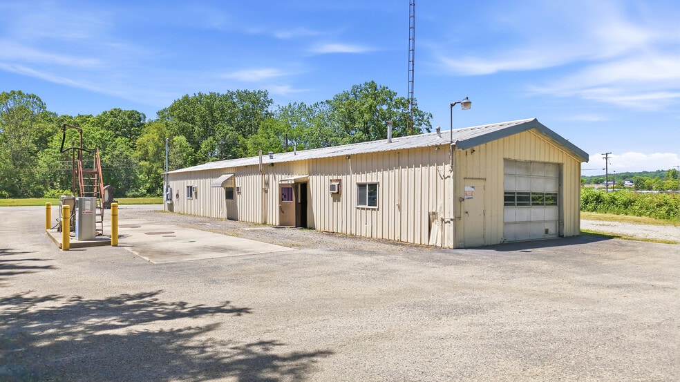 More Photos Of 3433 Sharon Rd, West Middlesex Warehouse For Sale