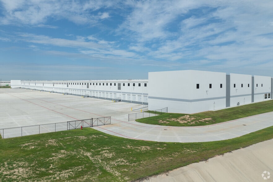 More Photos Of 4006 Westport Dr, Brookshire Warehouse For Lease