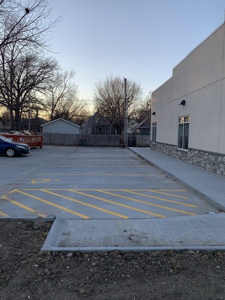 More Photos Of 1433 N 27th St, Lincoln Storefront Retail Office For Lease