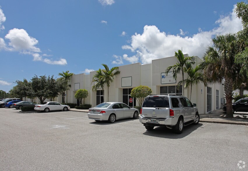 Primary Photo Of 711 Commerce Way, Jupiter Warehouse For Lease