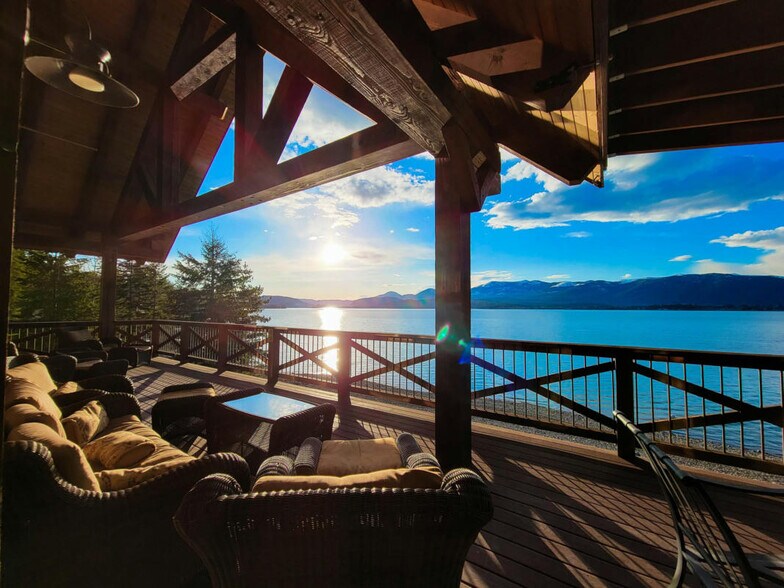 Primary Photo Of 51 Lakeshore Dr, Sagle Hotel For Sale