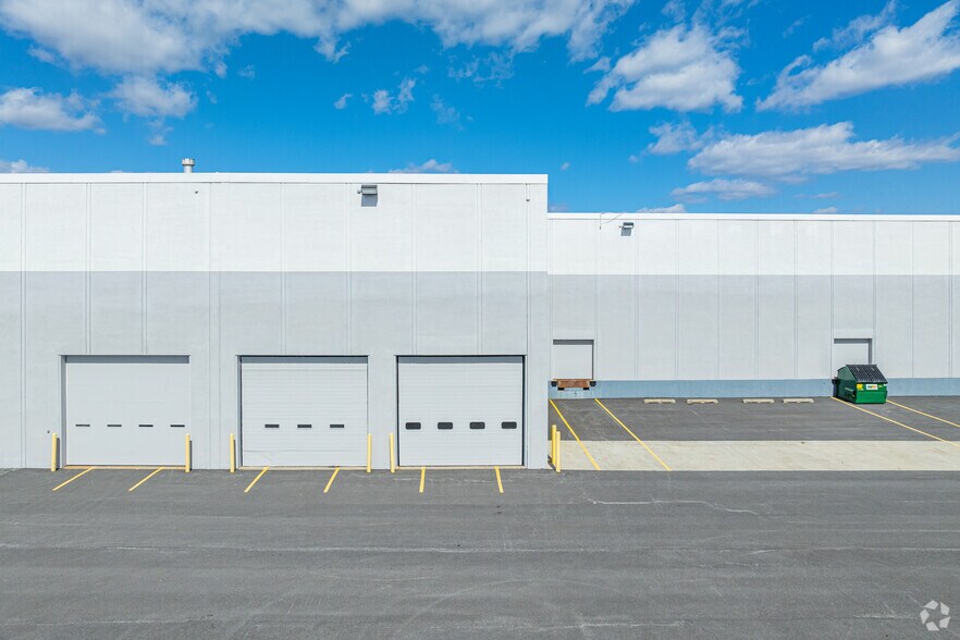 More Photos Of 10820 Gilroy Rd, Hunt Valley Warehouse For Lease