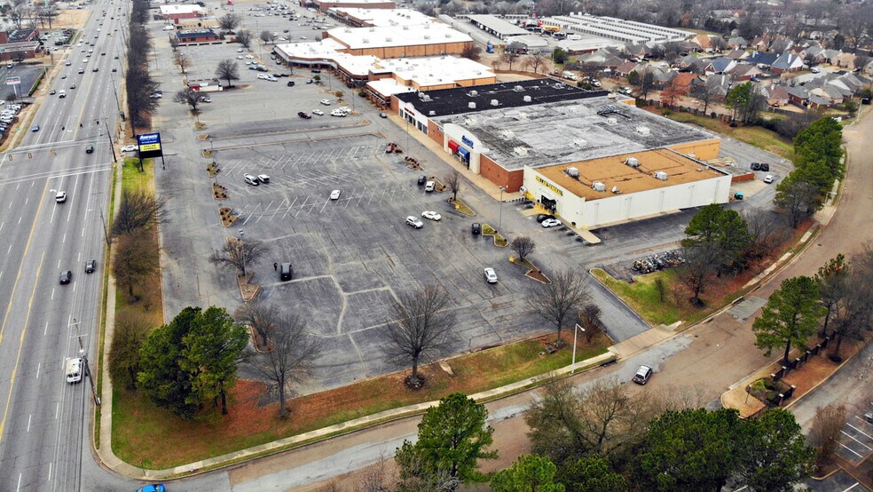 More Photos Of 6756-6760 Winchester Rd, Memphis Storefront For Lease