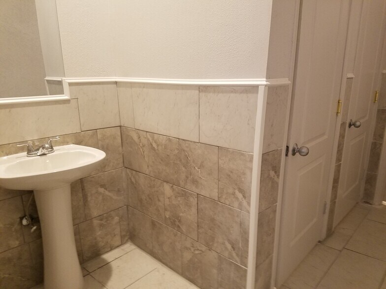 More Photos Of 1310 Central Ave, Hot Springs National Park Storefront For Sale