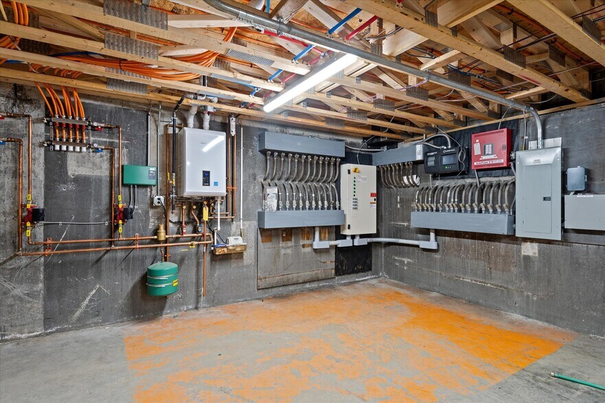 More Photos Of 86 Parsons St, Presque Isle Service Station For Sale