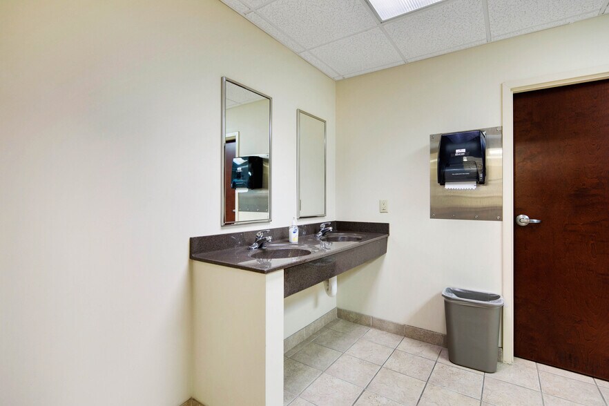 More Photos Of 6205 Raeford Rd, Fayetteville Office For Sale