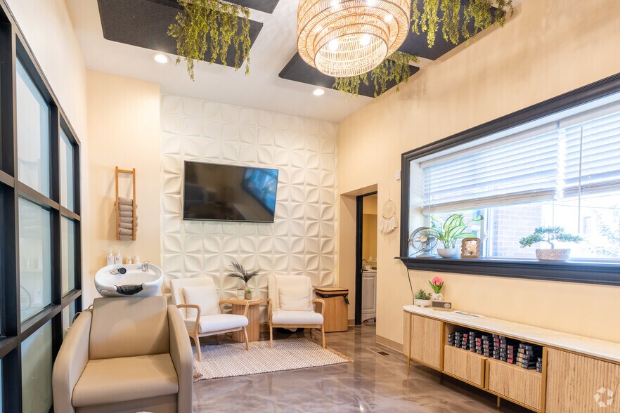 More Photos Of 7185 Manchester Rd, Maplewood Coworking Space