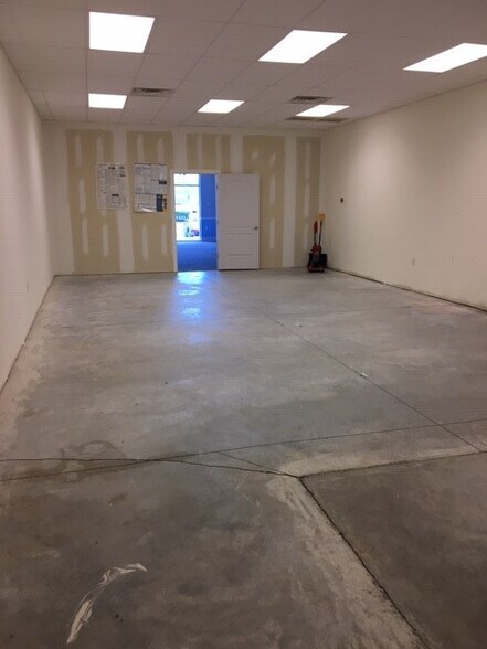 More Photos Of 17884 Coastal Hwy, Lewes Storefront Retail Office For Lease