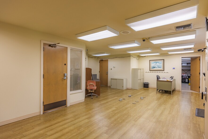 More Photos Of 703 Commerce St, Refugio Office For Sale