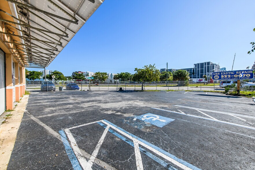 More Photos Of 700-704 N Andrews Ave, Fort Lauderdale Auto Repair For Lease