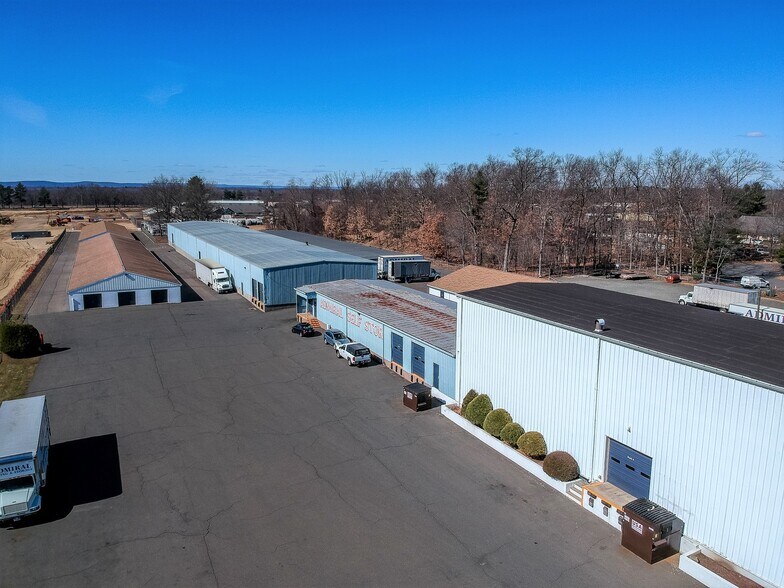 More Photos Of 410-428 Ellington Rd, South Windsor Self Storage For Lease